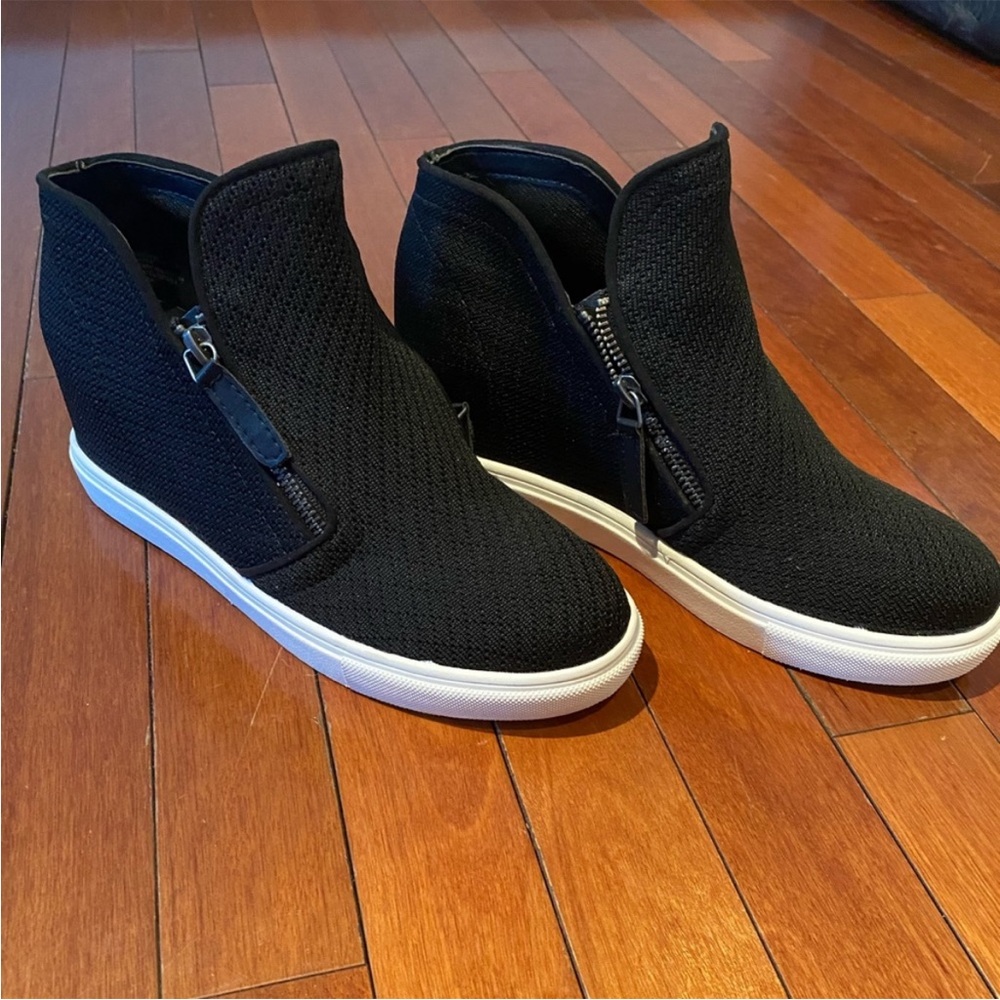 Steve Madden wedge sneakers, EUC